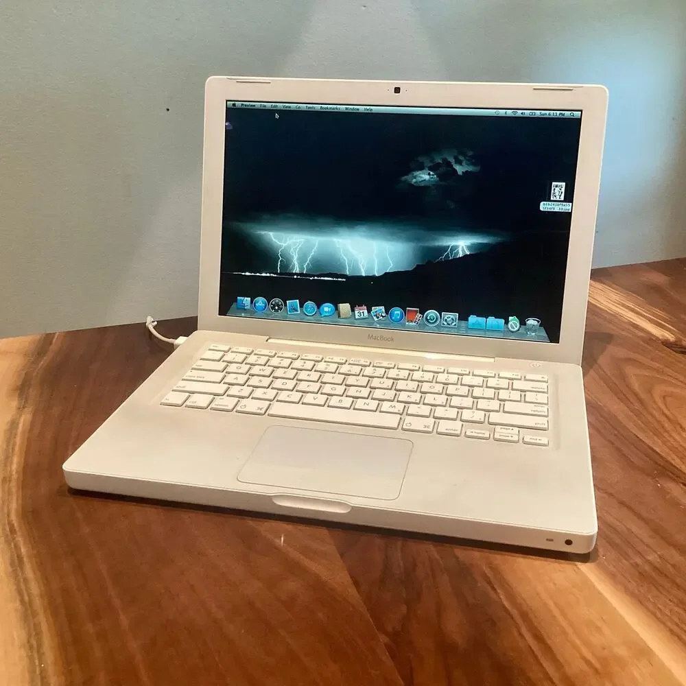 Late 2007 Apple MacBook A1181 13